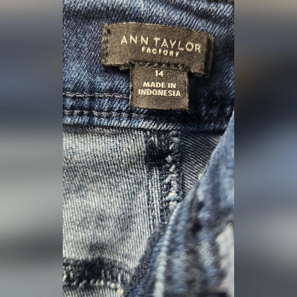 Ann Taylor Factory Blue Jeans with Contrast Stitching - Picture 3 of 6